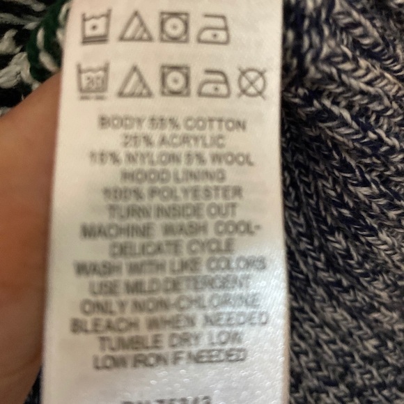 Between Me & You Holiday Winter Sweater Junior M - Picture 7 of 8